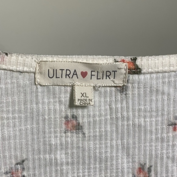 Ultra Flirt Tie Front Floral Crop Top XL - Picture 3 of 5